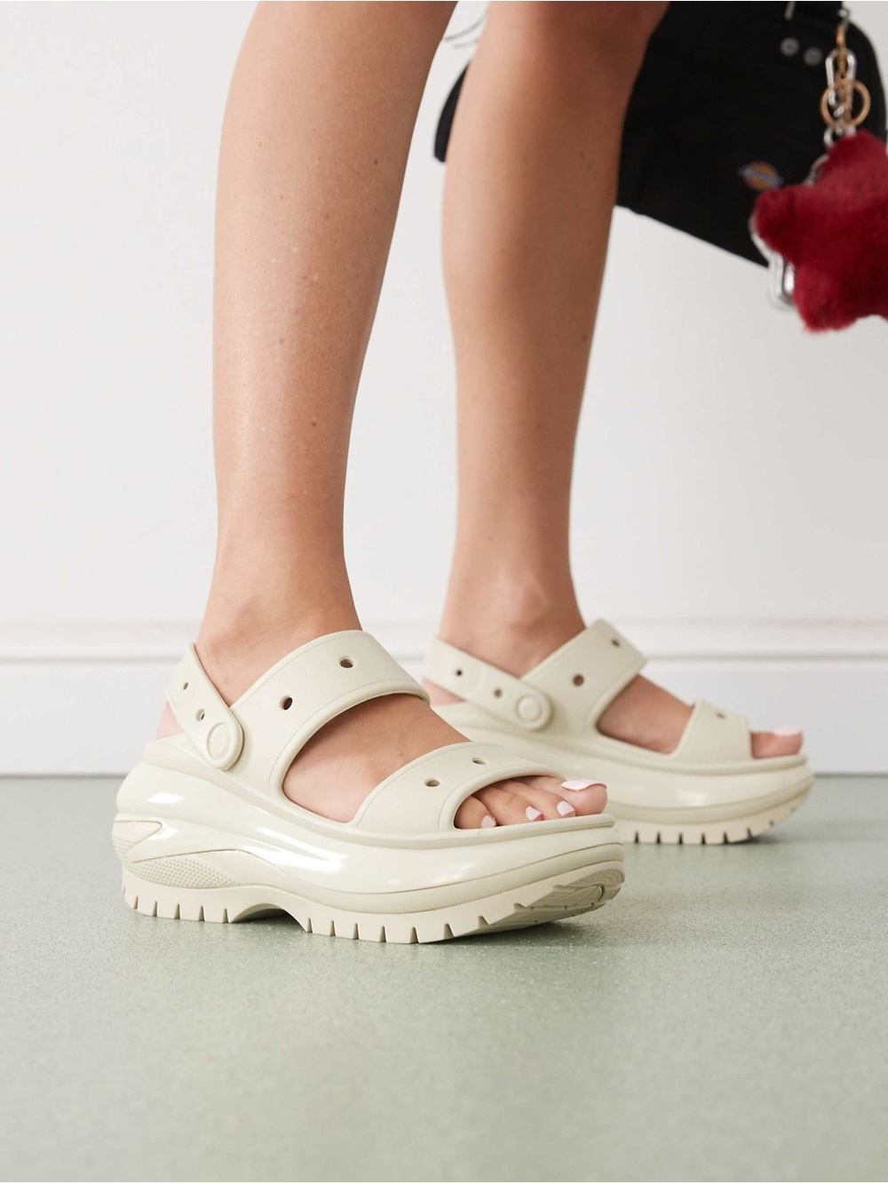 Crocs Mega Crush Unisex Platform Bone Sandals Sz W 10 M 8 NWT
